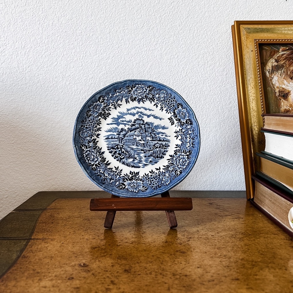 Vintage Salem China Co Olde Staffordshire English Ironstone Hand Engraved Blue‎